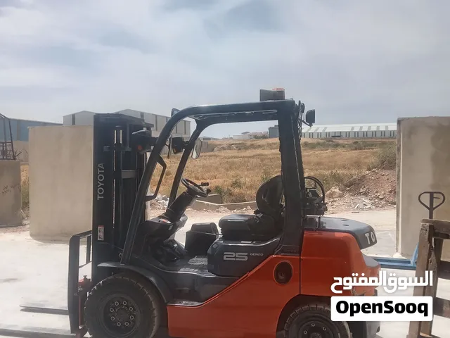 ونشات ورافعات ابو سامر تحميل وتنزيل جميع انواع البضائع وسحب السيارت بيع وتأجير الرافعات الشوكيه