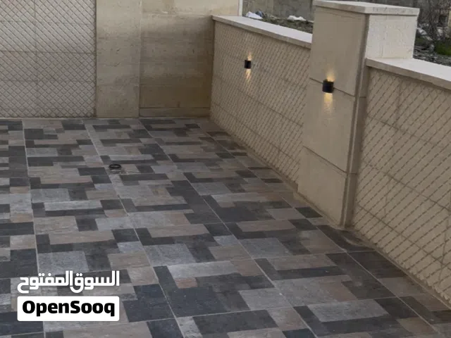 شقة في الرابية شبه أرضيةمع تراس للبيع  او اقساط على البنك