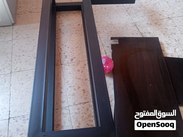 رف تعليق قوي ومتين حديد وخشب بعيش 50 سنه بتعلق تعليق وبحمل اوزان اما لاكواب او لشاشه لعده استعمالات