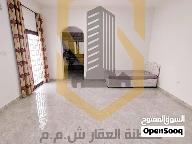 غرفة واسعة مفروشة للموظفات فقط ( للبنات ) في مرتفعات بوشر بالقرب من منتزه بوشر / شامل بدون عموله