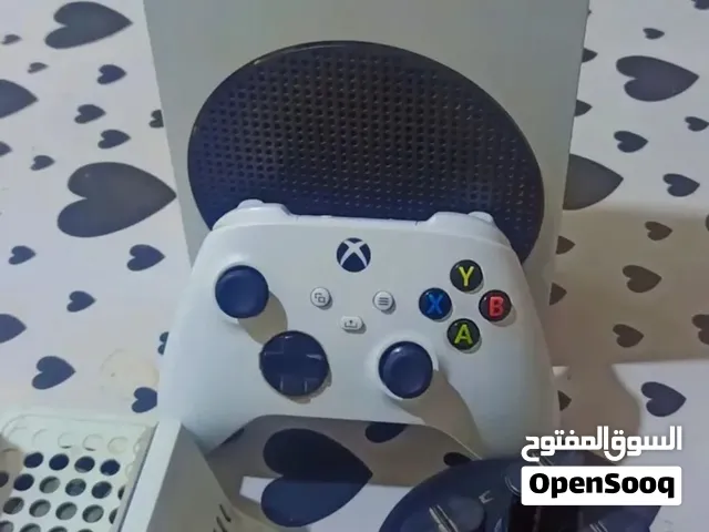 إكس بوكس سيريس اس نضافه 100 تجي ويا بطاريات اثنين شحن يعني لاتشيل هم شحن الجوستك تطول 12 ساعه مفولل