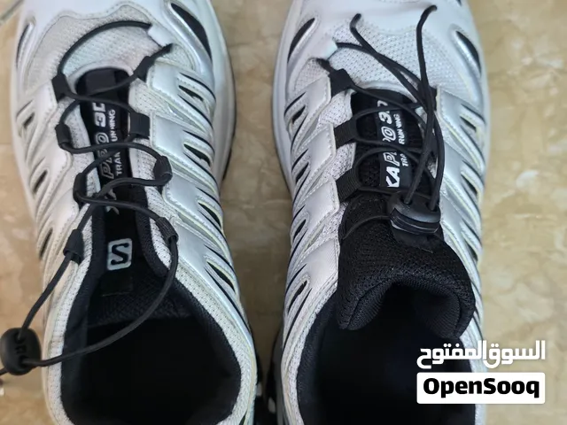 حذاء رياضي XA PRO 3D – قياس 42  نظيف جدًا وبحالة ممتازة. تم استخدامه مرة