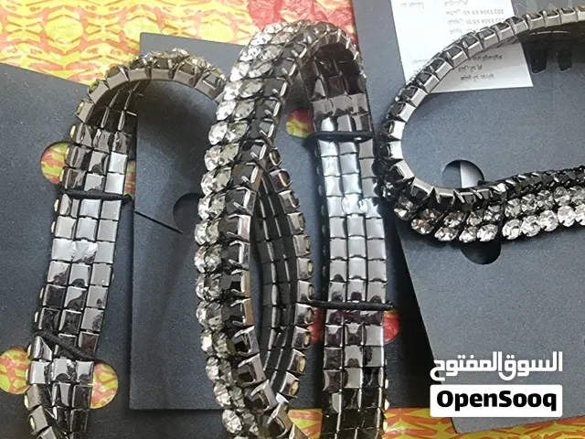 3 اساور بحالة الجديد تماما