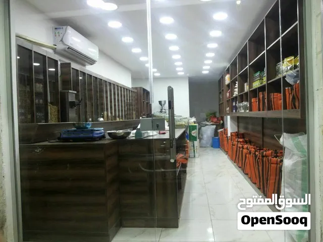 ديكور محمص ومحل بهارات للبيع