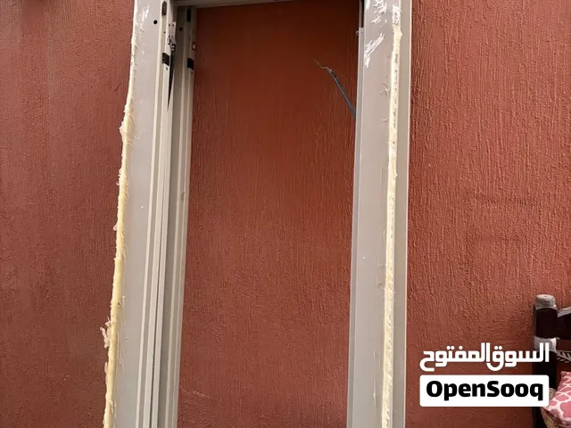 عدد 3 أبواب مصعد شبه جديد