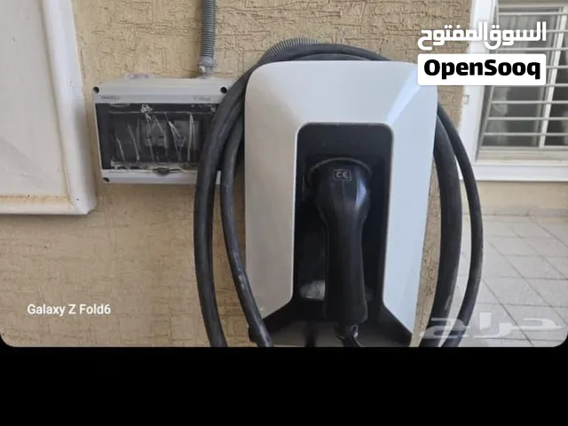 شاحن زيكر أصلي منزلي بحالة ممتازة مع صندوق حماية — الرياض