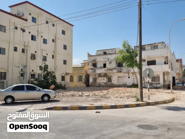 للبيع أرض سكنية في صلاله مرخصه لبناء 5 طوابق مقابل مستشفى السلطان قابوس