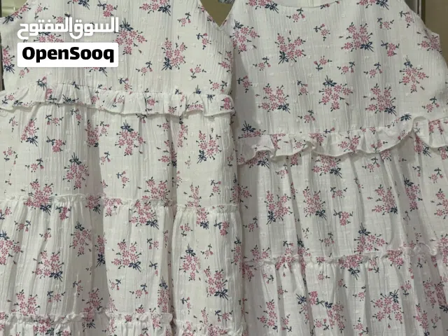 فستان بناتي ابيض بنقوش ورد صغير