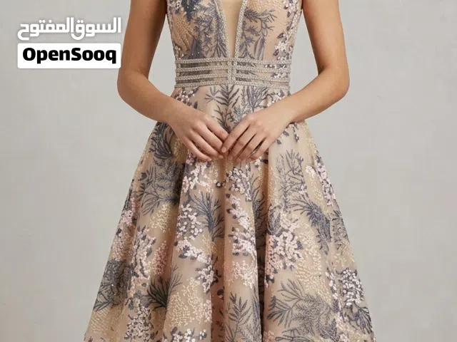 فستان فاخر جديد  لبسه واحده  150 ريال سعودي