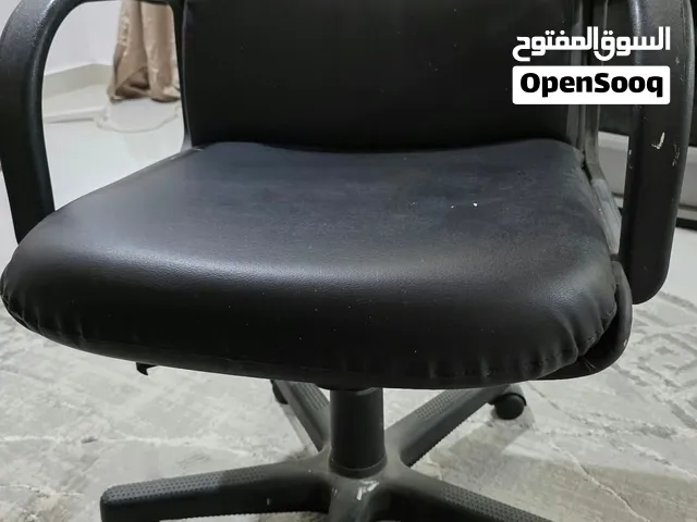 للبيع عدد 2 كرسي مكتب