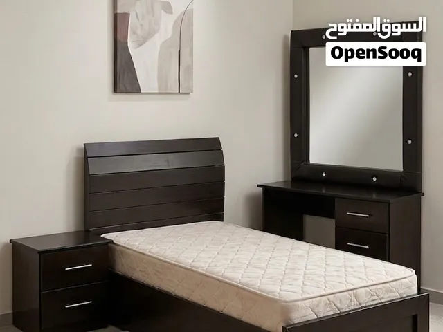 بيعة سريعة. سرير +مترس+ 2طاولات كومودينو+ تسريحة