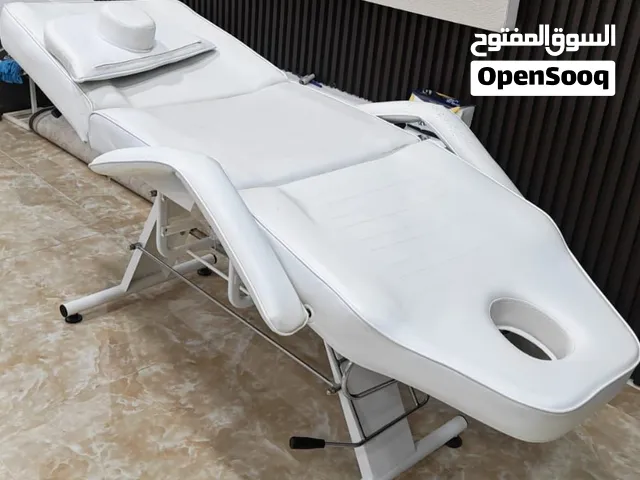كرسي مساج وسبا  اللون أبيض  العلامة التجارية ارتیست هاند وزن السلعة 66 باوند  النمط عصري قوي ومتين
