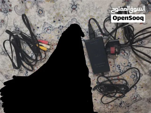 شاحن و فيشة بلي 2 اصليات