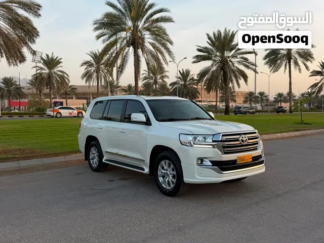 تويوتا لاندكروزر GXR V8 خليجية بحالة الوكالة 2020