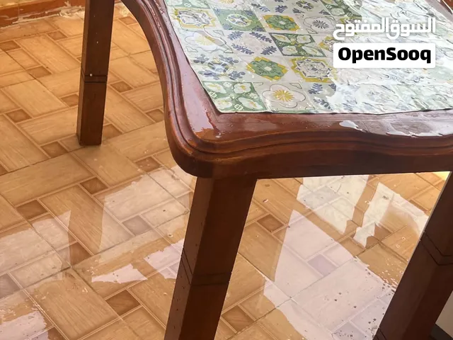 أثاث مطبخ وطاولة جلسة