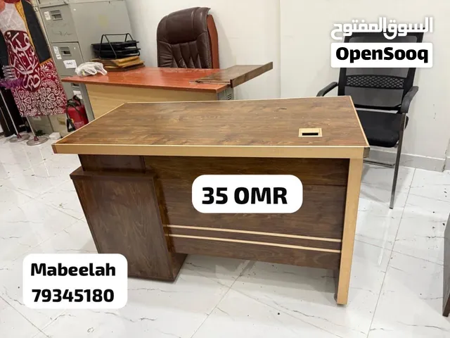 متفرقات طاولات مكتبيه ودولاب حديد وارفف وجهاز بخار ساونا للسباه والصالونات الحريمي