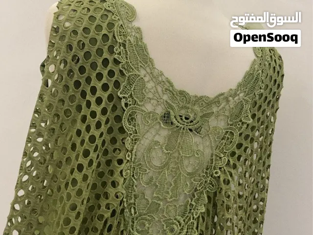 فستان جديد نظيف سعر الشراء 300 ريال البيع 250 استعمال 4 ساعات فقط استريش يتمطط يناسب مقاس m و L وXL