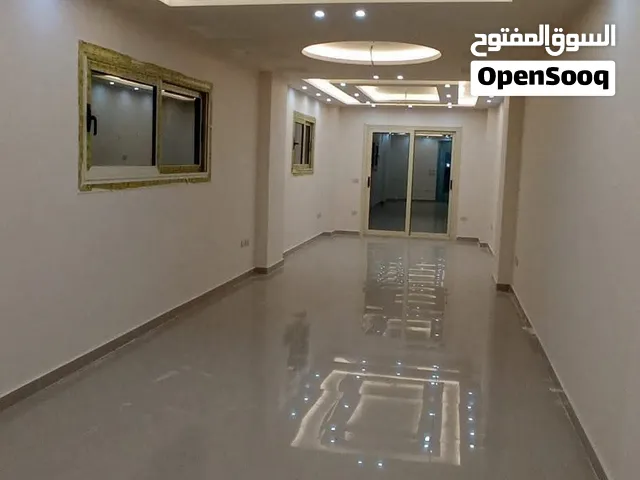 شقة  للبيع بأرقى مواقع ميامى خطوات من جمال عبد الناصر والعيسوى لمحبي الإستثمار والسكن راقى والخصوصيه