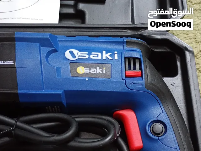 لديّ ماكينة هيلتي تعمل بالبطارية، وماكينة هيلتي تعمل ببطارية واحدة، وماكينة هيلتي سلكية، وطاحونة.