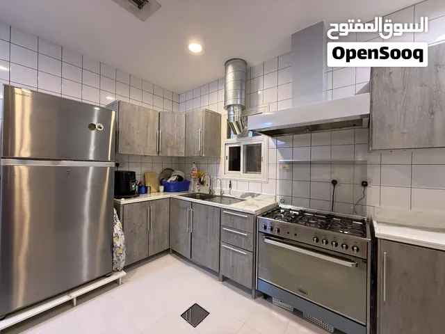 Neat and clean kitchen cabinet