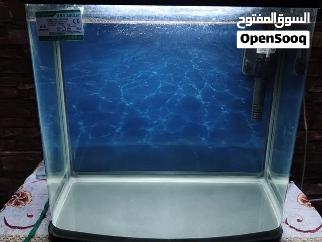 حوض سمك مستورد مقاس 38 عرض ارتفاع 40 عمق 20 معاه كل مشتملاته من فلتر الأصلي بتاعه وماتور أكسجين والا