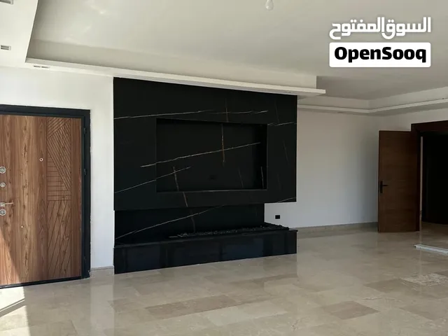 شقة **طابقية روف كاملة** بمساحة إجمالية **492 متر مربع**، منها **310 متر مربع مساحة بناء