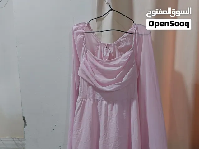 بنات فساتين ملبوس مره وحده  وشي ان نظيفات كلش يراد كوي الهم اريدهم ششلعه
