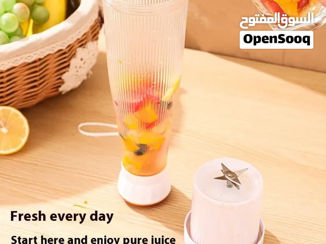 Pink Manual Pepper & Spice Grinder – Elegant Kitchen Seasoning Mill