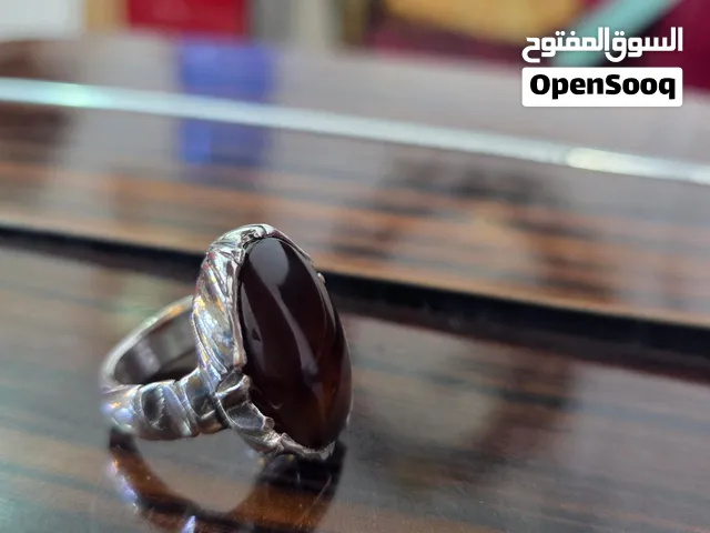 يماني كرزي أنسي مائل الى شفة العبد