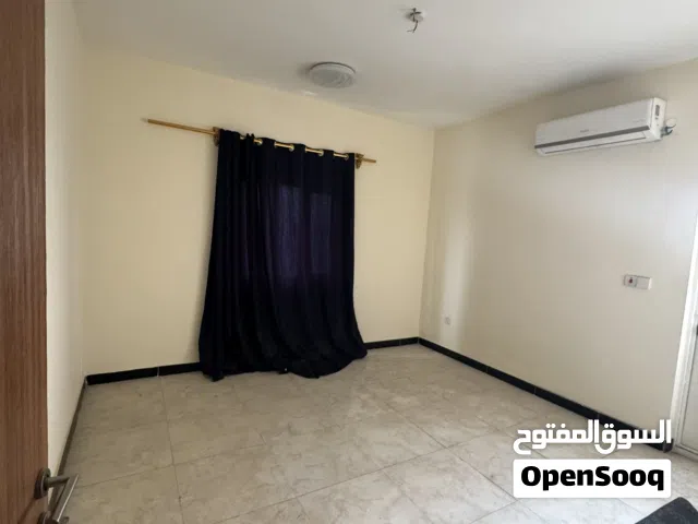 شقة في مدينة الامل 1 مساحة 110 جديدة قليلة السكن المكان مميز  حمامات عدد 2 غرف عدد 2 مع صالة