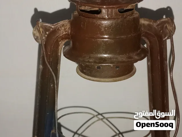 فانوس كاز/جاز تراثي أصيل، يحمل طابعاً أثرياً وجمالياً فريداً. قطعة ديكور ممتازة لمحبي التراث والأنتي