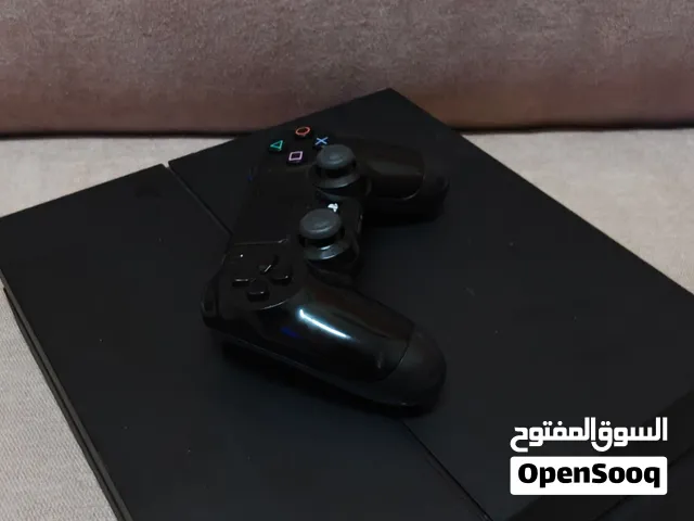 Playstation 4 with a controller in excellent condition جهاز بلاي ستيشن 4 مع وحدة تحكم بحالة ممتازة