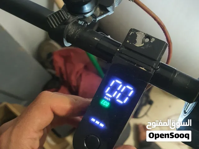 سكوتر شومي بحاله جيده السكوتر مستعمل سرعه 30 يمكن شبك السكوتر على الهاف