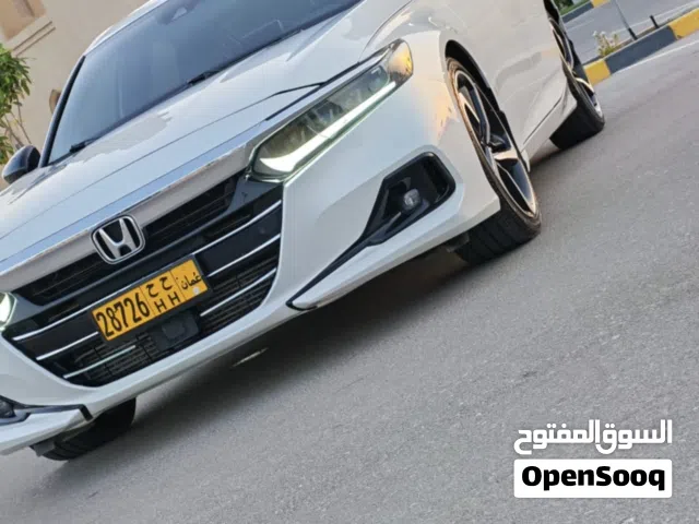 هوندا أكورد 2021  Sport  2.0لون أبيض مع ميزات متقدمة وجير بصمه بخصوص السعر تواصل والامور طيبه
