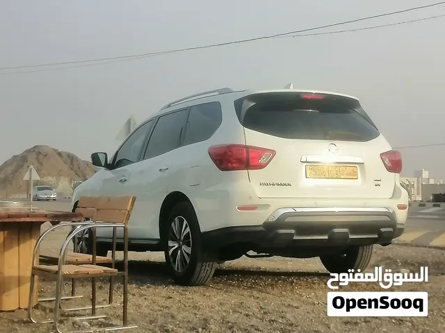 نيسان باتفندر