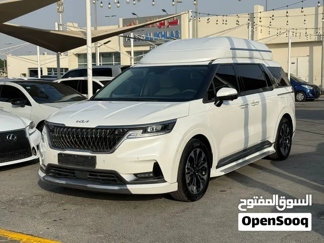 Used Kia Carnival MPV in Sharjah