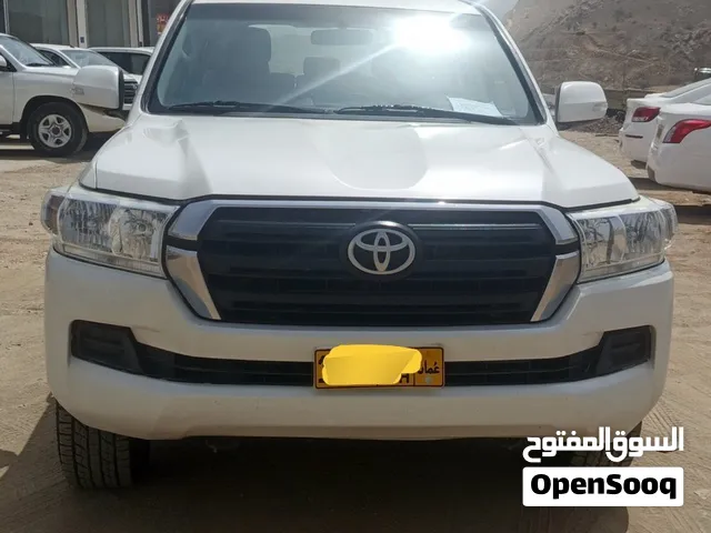 Toyota Land Cruiser V6 خلیجی