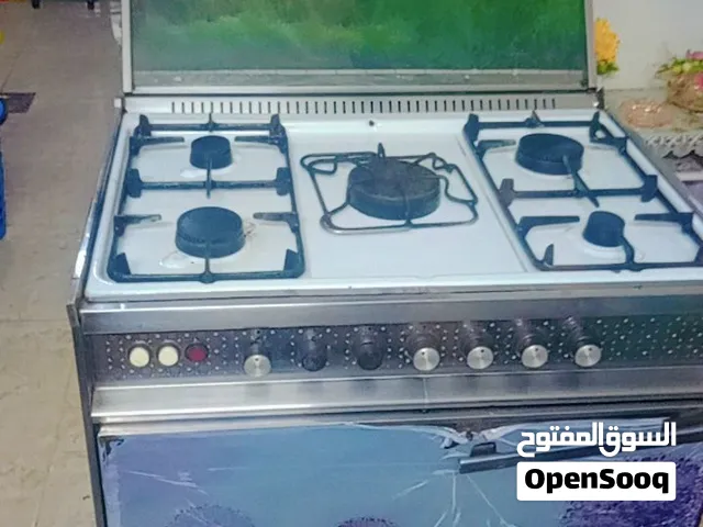 فرن غاززز نظيف الغاز شغال من فوق الفرن نكسرن؛ المسوره بدها تصليح ما جربت اصلحو شترينا وحد جديد ادفع