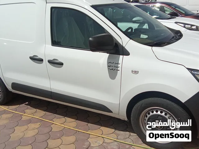 Bus - Van Renault in Farwaniya