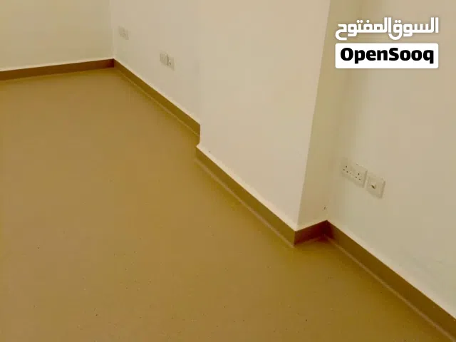 ارضيات رولات خاصه مستشفيات ومجمعات ومدارس ونوادي رياضية وحضانة مدارس صالات رياضيه