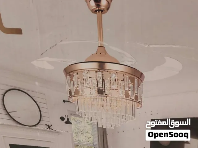 للبيع للبيع ثريا مع مروحة جديدات غير مستخدمات حبه ب18