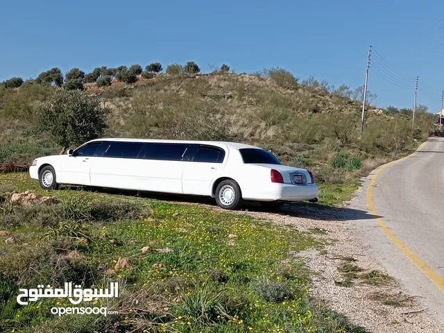 سيارة لينكولن ليموزين إيجار للأعراس