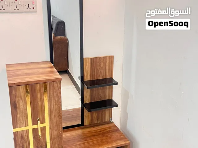 ميز ابو توليت للبيع  مستمعل ونظيف  سعر 70