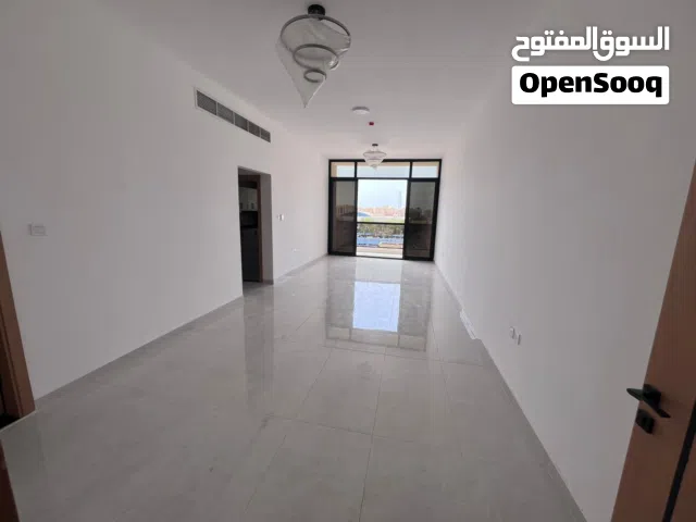شقة غرفتين وصالة + غرفة خادمة أول ساكن فخمة جداً  الحميدية عجمان قريب المحكمة  غرف ماستر و3 حمامات