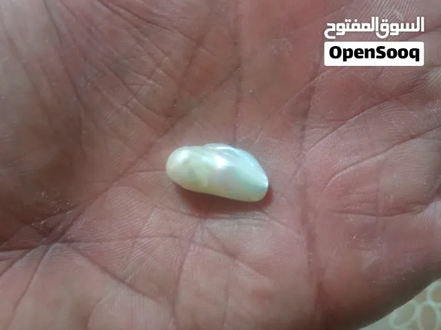 لؤلؤة طبيعية مضمونه وجدت في موقع اثريه الوزن جرام ونص للبيع مشتري الجاد يتواصل معي واتس موقع جده
