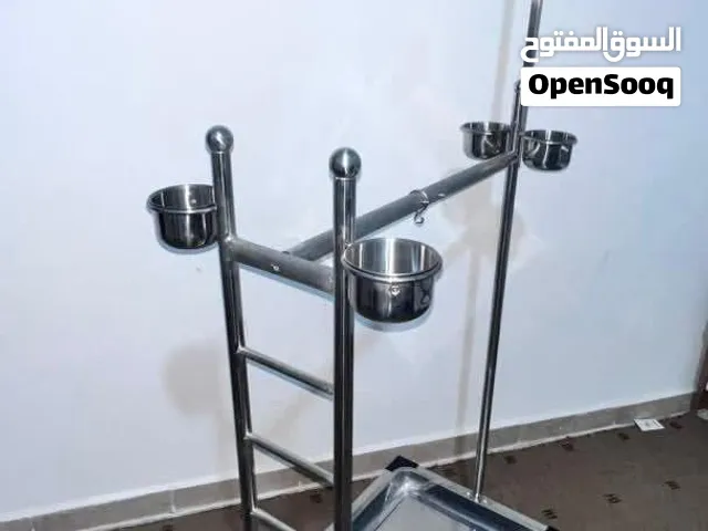 متوفر مجموعة مستلزمات للحيوانات الطيور والأسماك بحاله جيده وممتازه