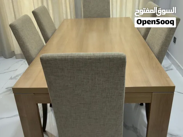 Premium quality dining table with 6 chairs.