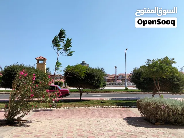 فرصة شراكة وتشغيل – بورتو شرم عمارة 10 – محل 10020 25 م2 – أرضي – على البحيرة الرئيسية