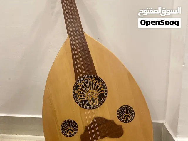 للبيع عود مو مستخدم جديد مع ثلاث ريش وجنطه السعر 35 قابل للمساومه