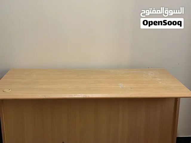 طاولة مكتبية مع 3 ادراج